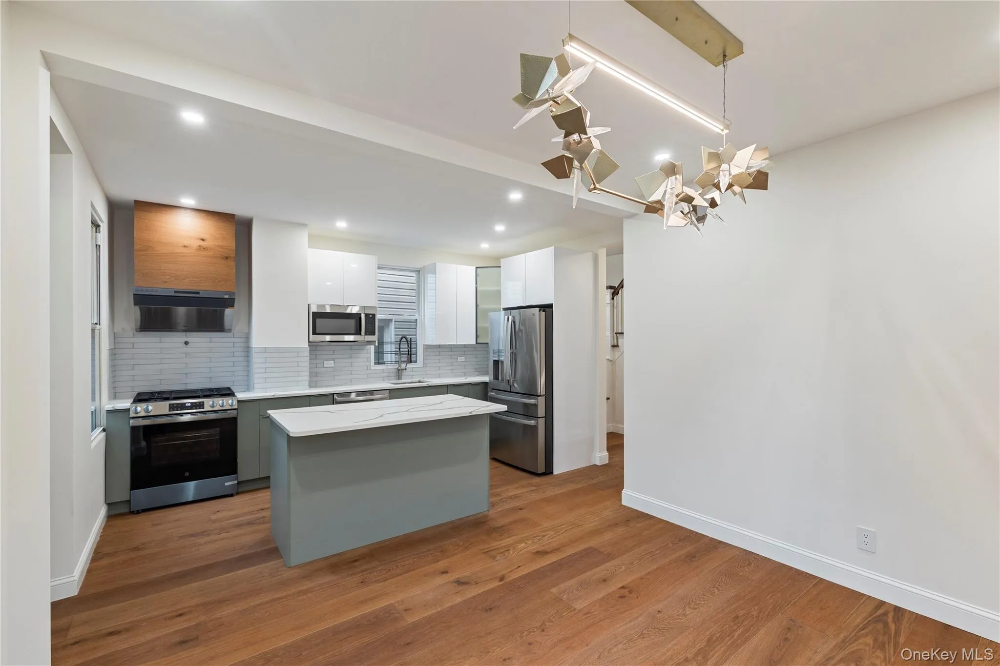 3406 Ely Avenue, New York, NY, 3 Bedrooms Bedrooms, 6 Rooms Rooms,2 BathroomsBathrooms,Residential,For Rent,Ely,0,1005091 3406 Ely Avenue, New York, NY, 3 Bedrooms Bedrooms, 6 Rooms Rooms,2 BathroomsBathrooms,Residential,For Rent,Ely,0,1005091