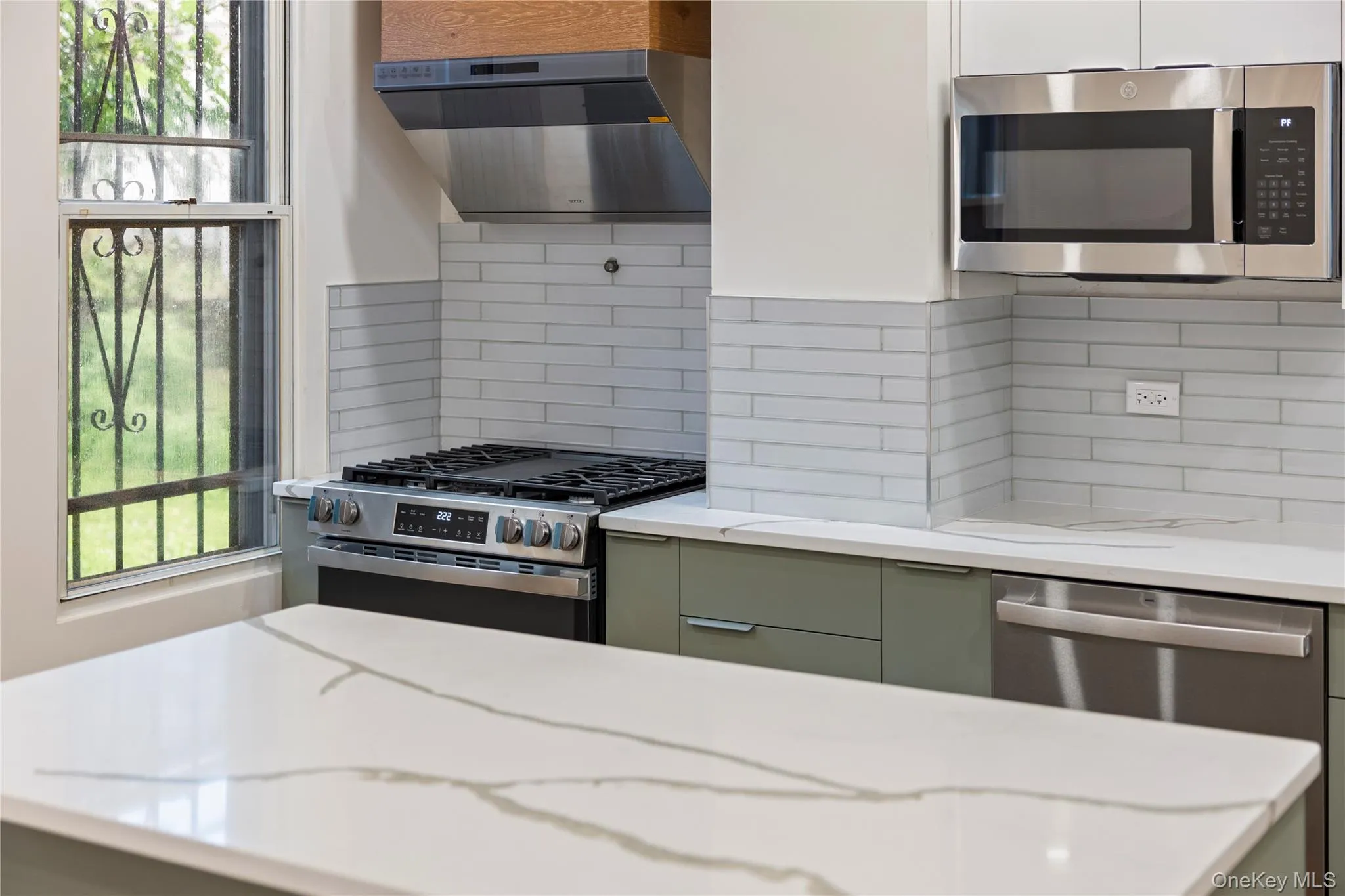 3406 Ely Avenue, New York, NY, 3 Bedrooms Bedrooms, 6 Rooms Rooms,2 BathroomsBathrooms,Residential,For Rent,Ely,0,1005091 3406 Ely Avenue, New York, NY, 3 Bedrooms Bedrooms, 6 Rooms Rooms,2 BathroomsBathrooms,Residential,For Rent,Ely,0,1005091