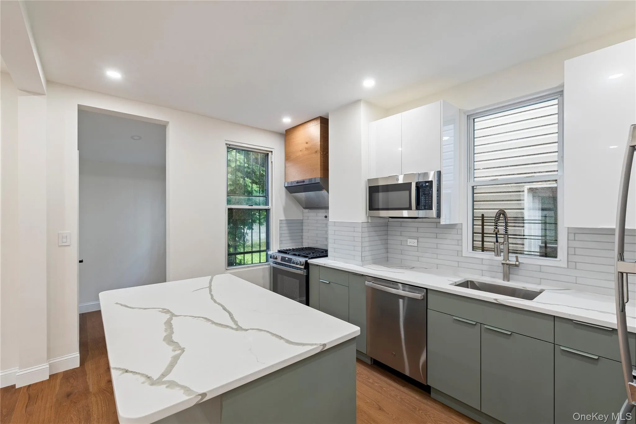 3406 Ely Avenue, New York, NY, 3 Bedrooms Bedrooms, 6 Rooms Rooms,2 BathroomsBathrooms,Residential,For Rent,Ely,0,1005091 3406 Ely Avenue, New York, NY, 3 Bedrooms Bedrooms, 6 Rooms Rooms,2 BathroomsBathrooms,Residential,For Rent,Ely,0,1005091