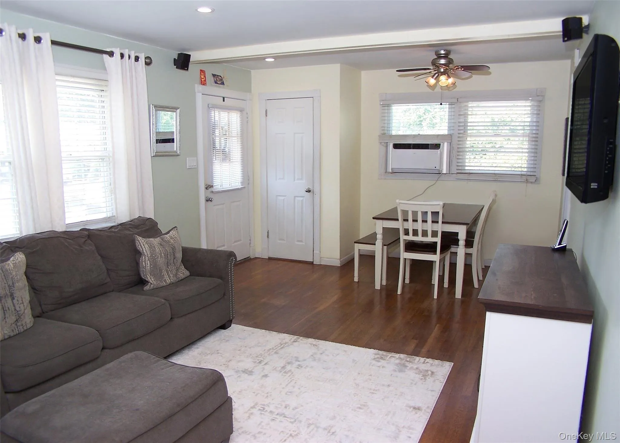 31 Saint Joseph Avenue, Brookhaven, NY, 3 Bedrooms Bedrooms, 5 Rooms Rooms,2 BathroomsBathrooms,Residential,For Rent,Saint Joseph,0,1005097 31 Saint Joseph Avenue, Brookhaven, NY, 3 Bedrooms Bedrooms, 5 Rooms Rooms,2 BathroomsBathrooms,Residential,For Rent,Saint Joseph,0,1005097