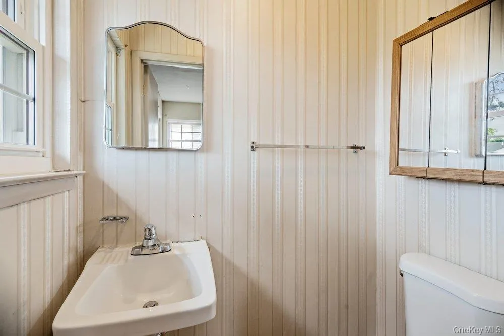 173 Loop Drive, Islip, NY, 3 Bedrooms Bedrooms, 6 Rooms Rooms,1 BathroomBathrooms,Residential,For Rent,Loop,0,1005098 173 Loop Drive, Islip, NY, 3 Bedrooms Bedrooms, 6 Rooms Rooms,1 BathroomBathrooms,Residential,For Rent,Loop,0,1005098