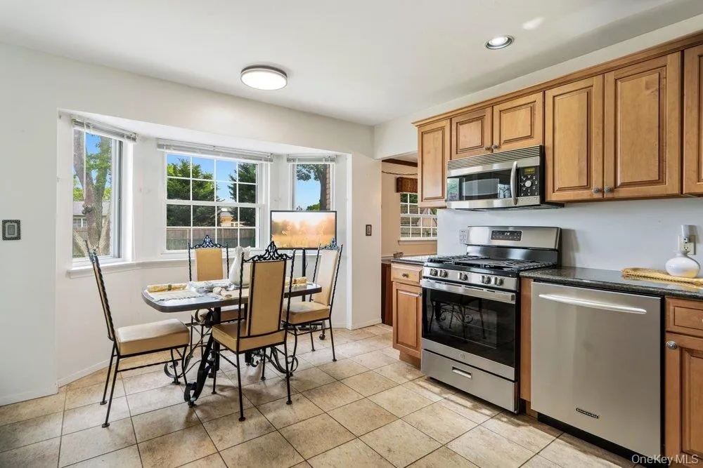 173 Loop Drive, Islip, NY, 3 Bedrooms Bedrooms, 6 Rooms Rooms,1 BathroomBathrooms,Residential,For Rent,Loop,0,1005098 173 Loop Drive, Islip, NY, 3 Bedrooms Bedrooms, 6 Rooms Rooms,1 BathroomBathrooms,Residential,For Rent,Loop,0,1005098
