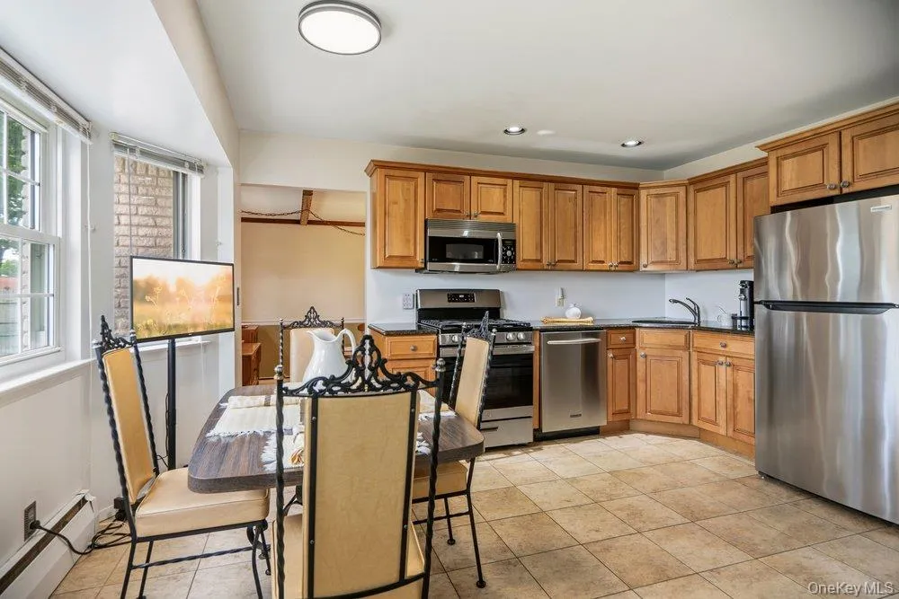 173 Loop Drive, Islip, NY, 3 Bedrooms Bedrooms, 6 Rooms Rooms,1 BathroomBathrooms,Residential,For Rent,Loop,0,1005098 173 Loop Drive, Islip, NY, 3 Bedrooms Bedrooms, 6 Rooms Rooms,1 BathroomBathrooms,Residential,For Rent,Loop,0,1005098