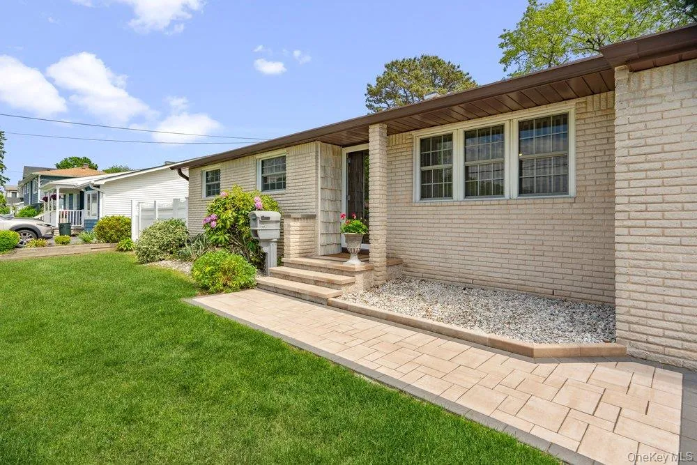 173 Loop Drive, Islip, NY, 3 Bedrooms Bedrooms, 6 Rooms Rooms,1 BathroomBathrooms,Residential,For Rent,Loop,0,1005098 173 Loop Drive, Islip, NY, 3 Bedrooms Bedrooms, 6 Rooms Rooms,1 BathroomBathrooms,Residential,For Rent,Loop,0,1005098