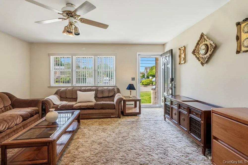 173 Loop Drive, Islip, NY, 3 Bedrooms Bedrooms, 6 Rooms Rooms,1 BathroomBathrooms,Residential,For Rent,Loop,0,1005098 173 Loop Drive, Islip, NY, 3 Bedrooms Bedrooms, 6 Rooms Rooms,1 BathroomBathrooms,Residential,For Rent,Loop,0,1005098