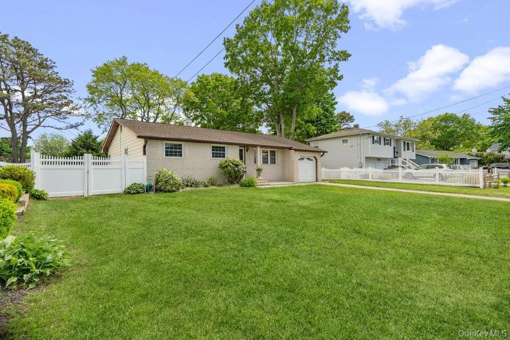 173 Loop Drive, Islip, NY, 3 Bedrooms Bedrooms, 6 Rooms Rooms,1 BathroomBathrooms,Residential,For Rent,Loop,0,1005098 173 Loop Drive, Islip, NY, 3 Bedrooms Bedrooms, 6 Rooms Rooms,1 BathroomBathrooms,Residential,For Rent,Loop,0,1005098