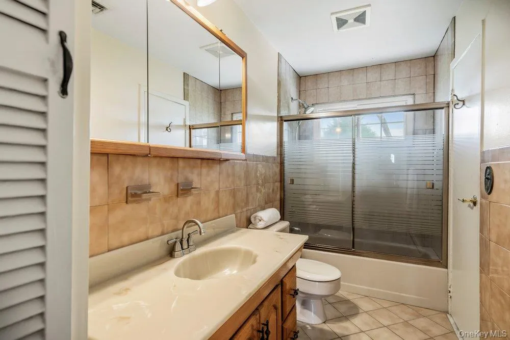 173 Loop Drive, Islip, NY, 3 Bedrooms Bedrooms, 6 Rooms Rooms,1 BathroomBathrooms,Residential,For Rent,Loop,0,1005098 173 Loop Drive, Islip, NY, 3 Bedrooms Bedrooms, 6 Rooms Rooms,1 BathroomBathrooms,Residential,For Rent,Loop,0,1005098