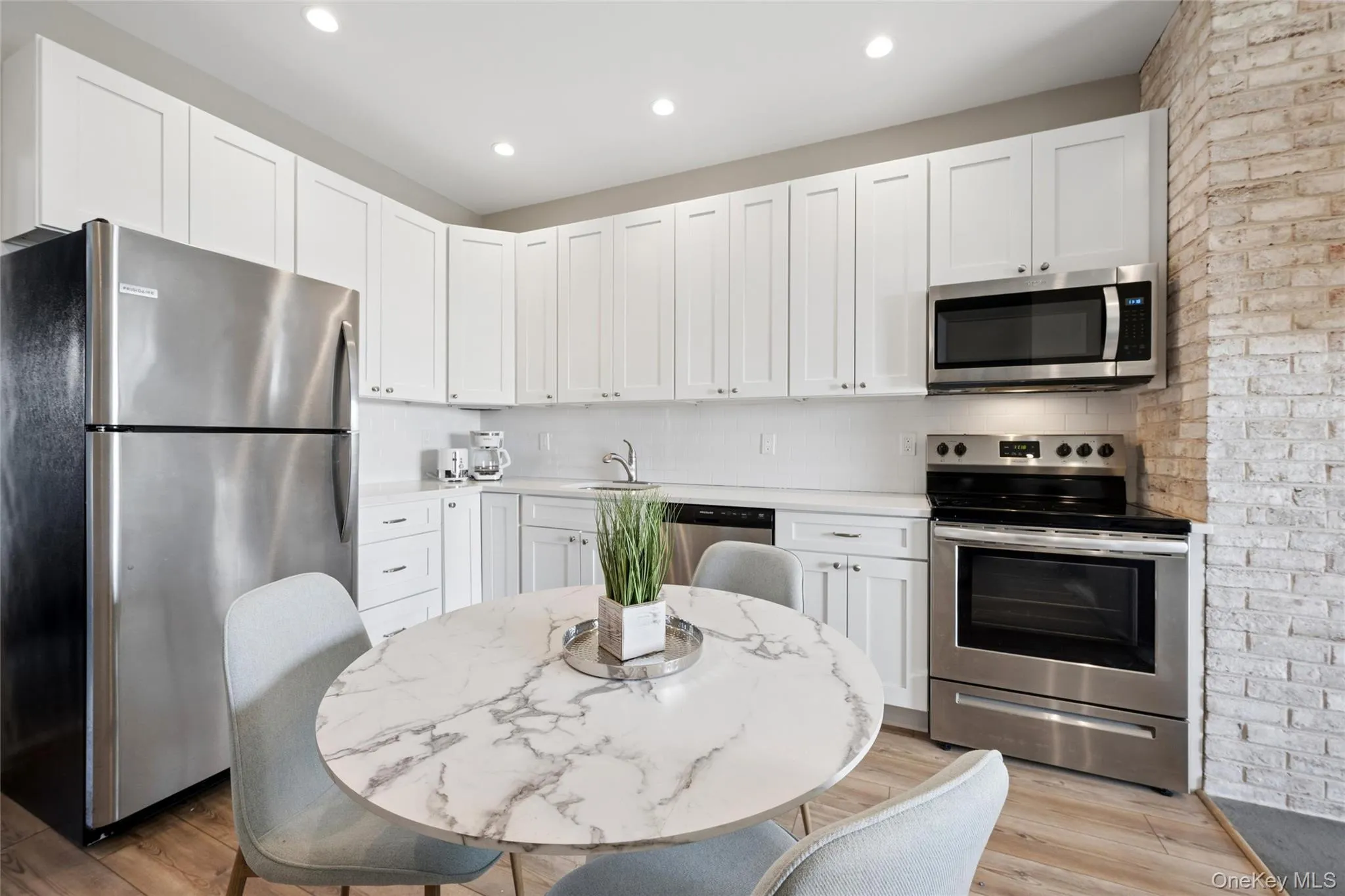 707 Old Montauk Highway, East Hampton, NY, 2 Bedrooms Bedrooms, 5 Rooms Rooms,1 BathroomBathrooms,Residential,For Rent,Old Montauk,0,1005099 707 Old Montauk Highway, East Hampton, NY, 2 Bedrooms Bedrooms, 5 Rooms Rooms,1 BathroomBathrooms,Residential,For Rent,Old Montauk,0,1005099