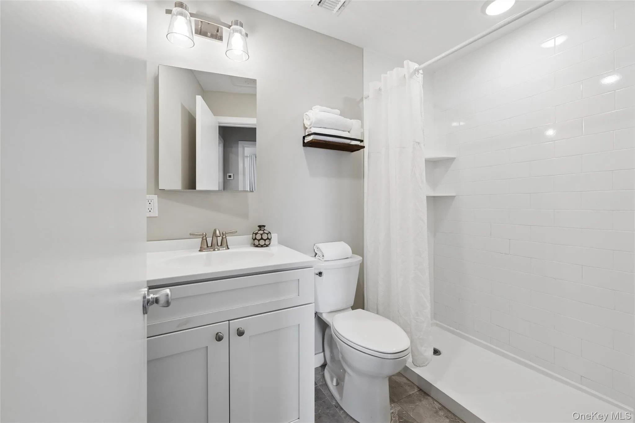 707 Old Montauk Highway, East Hampton, NY, 2 Bedrooms Bedrooms, 5 Rooms Rooms,1 BathroomBathrooms,Residential,For Rent,Old Montauk,0,1005099 707 Old Montauk Highway, East Hampton, NY, 2 Bedrooms Bedrooms, 5 Rooms Rooms,1 BathroomBathrooms,Residential,For Rent,Old Montauk,0,1005099