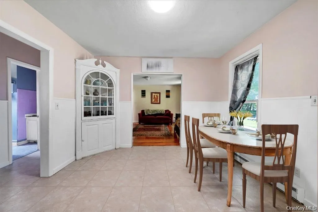 Virtually Staged: A dedicated dining area with room for a table and chairs, perfect for everyday meals or casual gatherings. Virtually Staged: A dedicated dining area with room for a table and chairs, perfect for everyday meals or casual gatherings.