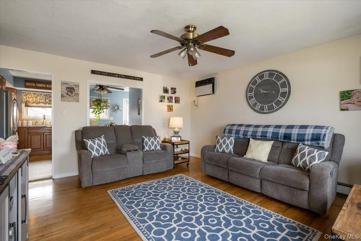 1221 3rd Street, West Babylon, NY, 3 Bedrooms Bedrooms, 5 Rooms Rooms,1 BathroomBathrooms,Residential,For Rent,3rd,0,1005107 1221 3rd Street, West Babylon, NY, 3 Bedrooms Bedrooms, 5 Rooms Rooms,1 BathroomBathrooms,Residential,For Rent,3rd,0,1005107