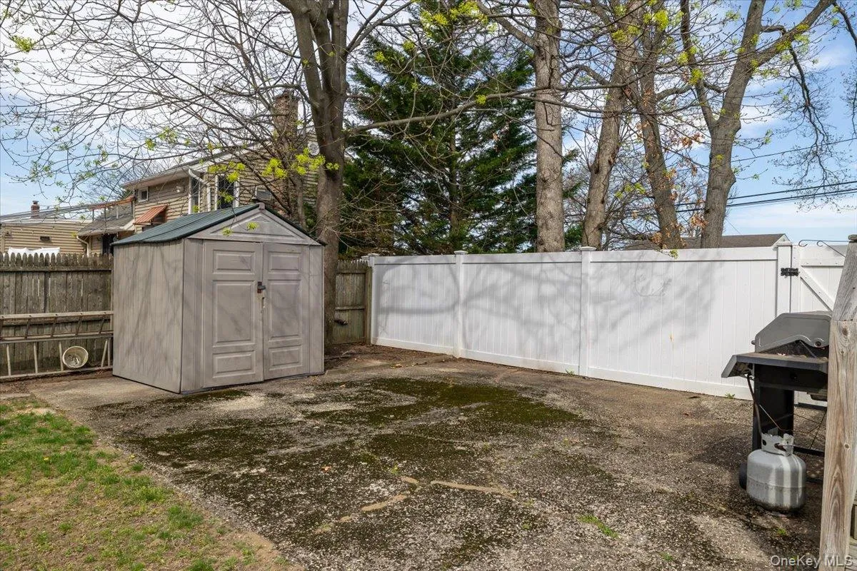 1221 3rd Street, West Babylon, NY, 3 Bedrooms Bedrooms, 5 Rooms Rooms,1 BathroomBathrooms,Residential,For Rent,3rd,0,1005107 1221 3rd Street, West Babylon, NY, 3 Bedrooms Bedrooms, 5 Rooms Rooms,1 BathroomBathrooms,Residential,For Rent,3rd,0,1005107