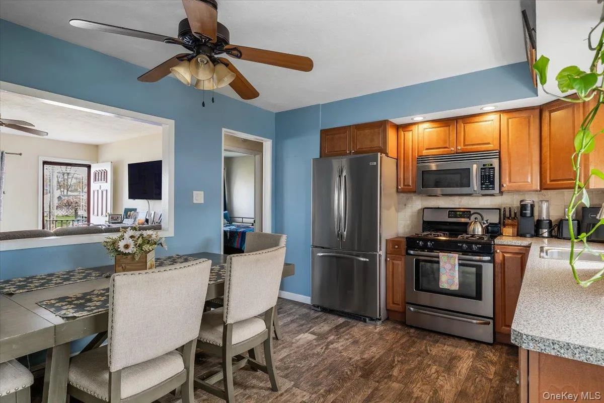 1221 3rd Street, West Babylon, NY, 3 Bedrooms Bedrooms, 5 Rooms Rooms,1 BathroomBathrooms,Residential,For Rent,3rd,0,1005107 1221 3rd Street, West Babylon, NY, 3 Bedrooms Bedrooms, 5 Rooms Rooms,1 BathroomBathrooms,Residential,For Rent,3rd,0,1005107
