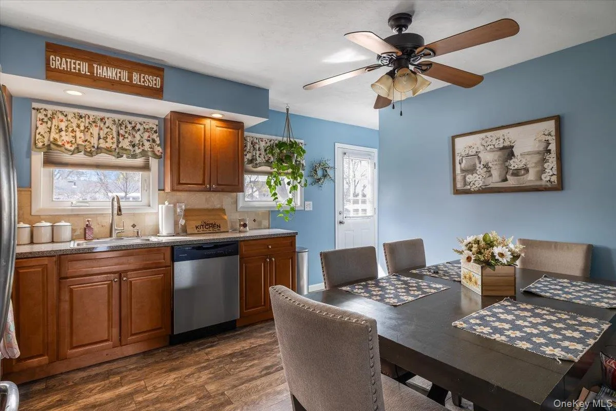1221 3rd Street, West Babylon, NY, 3 Bedrooms Bedrooms, 5 Rooms Rooms,1 BathroomBathrooms,Residential,For Rent,3rd,0,1005107 1221 3rd Street, West Babylon, NY, 3 Bedrooms Bedrooms, 5 Rooms Rooms,1 BathroomBathrooms,Residential,For Rent,3rd,0,1005107
