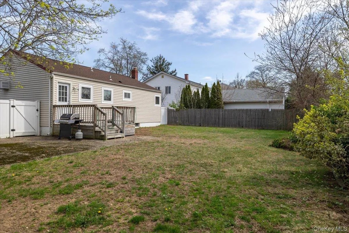 1221 3rd Street, West Babylon, NY, 3 Bedrooms Bedrooms, 5 Rooms Rooms,1 BathroomBathrooms,Residential,For Rent,3rd,0,1005107 1221 3rd Street, West Babylon, NY, 3 Bedrooms Bedrooms, 5 Rooms Rooms,1 BathroomBathrooms,Residential,For Rent,3rd,0,1005107