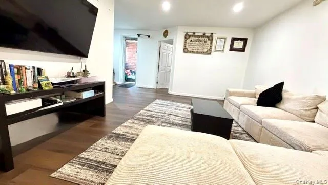 20 Wendell Street, Hempstead, NY, 1 Bedroom Bedrooms, 3 Rooms Rooms,1 BathroomBathrooms,Residential,For Rent,Wendell,0,1005116 20 Wendell Street, Hempstead, NY, 1 Bedroom Bedrooms, 3 Rooms Rooms,1 BathroomBathrooms,Residential,For Rent,Wendell,0,1005116