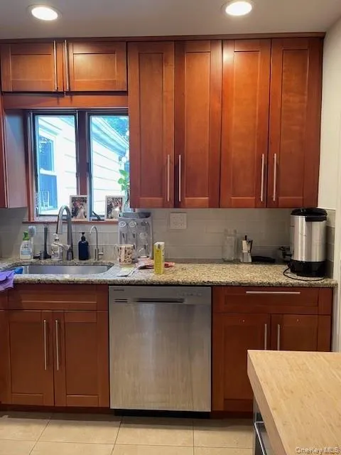 7 Appletree Lane, North Hempstead, NY, 3 Bedrooms Bedrooms, 7 Rooms Rooms,2 BathroomsBathrooms,Residential Lease,For Rent,Appletree,0,1005130 7 Appletree Lane, North Hempstead, NY, 3 Bedrooms Bedrooms, 7 Rooms Rooms,2 BathroomsBathrooms,Residential Lease,For Rent,Appletree,0,1005130