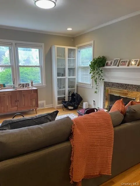 7 Appletree Lane, North Hempstead, NY, 3 Bedrooms Bedrooms, 7 Rooms Rooms,2 BathroomsBathrooms,Residential Lease,For Rent,Appletree,0,1005130 7 Appletree Lane, North Hempstead, NY, 3 Bedrooms Bedrooms, 7 Rooms Rooms,2 BathroomsBathrooms,Residential Lease,For Rent,Appletree,0,1005130