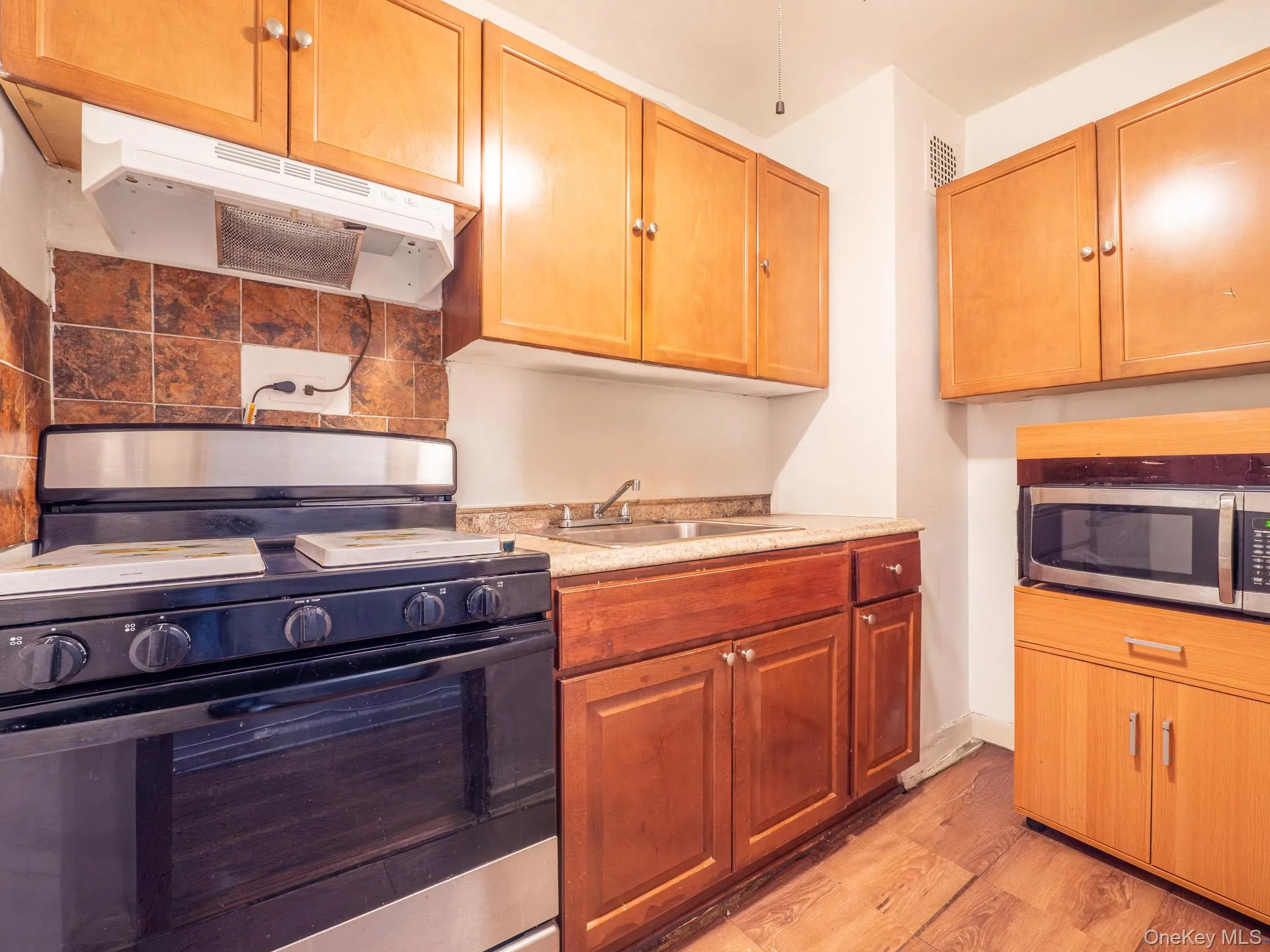 90-11 35th Avenue, New York, NY, 1 Bedroom Bedrooms, 4 Rooms Rooms,1 BathroomBathrooms,Residential,For Rent,35th,0,1005141 90-11 35th Avenue, New York, NY, 1 Bedroom Bedrooms, 4 Rooms Rooms,1 BathroomBathrooms,Residential,For Rent,35th,0,1005141