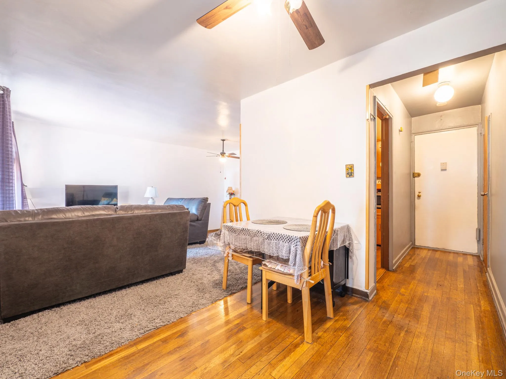 90-11 35th Avenue, New York, NY, 1 Bedroom Bedrooms, 4 Rooms Rooms,1 BathroomBathrooms,Residential,For Rent,35th,0,1005141 90-11 35th Avenue, New York, NY, 1 Bedroom Bedrooms, 4 Rooms Rooms,1 BathroomBathrooms,Residential,For Rent,35th,0,1005141