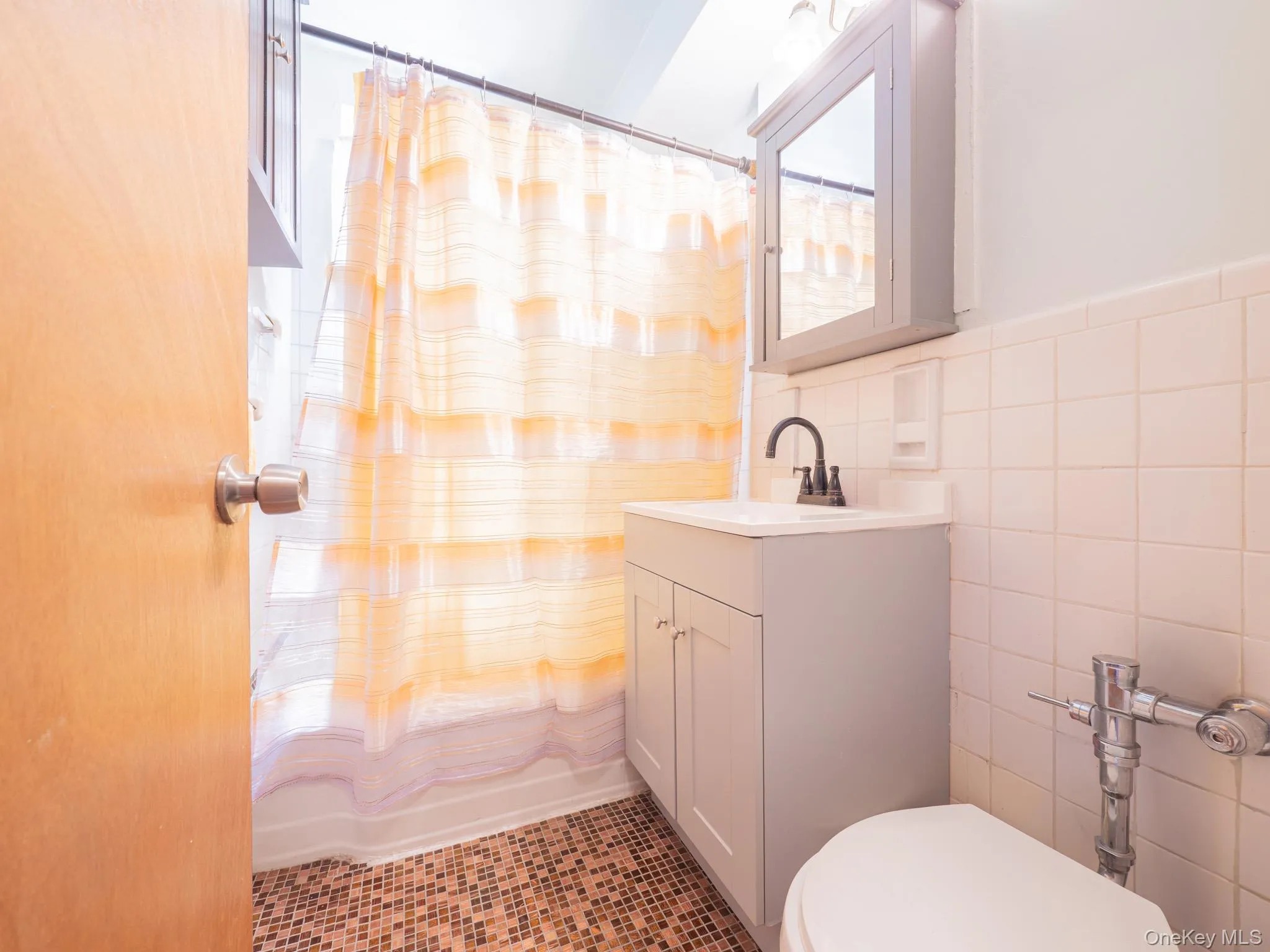 90-11 35th Avenue, New York, NY, 1 Bedroom Bedrooms, 4 Rooms Rooms,1 BathroomBathrooms,Residential,For Rent,35th,0,1005141 90-11 35th Avenue, New York, NY, 1 Bedroom Bedrooms, 4 Rooms Rooms,1 BathroomBathrooms,Residential,For Rent,35th,0,1005141