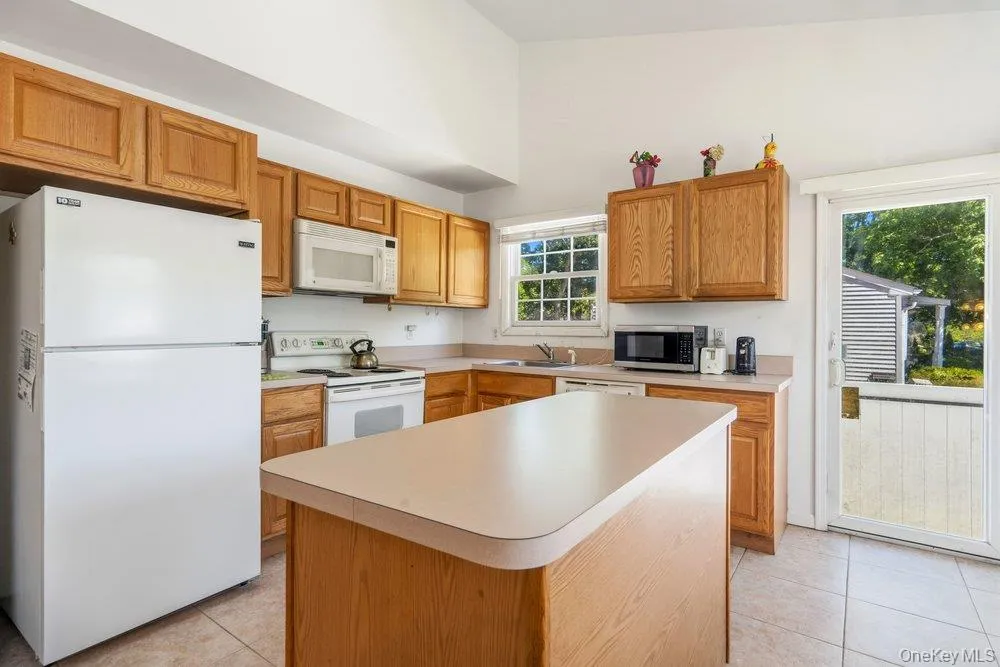 16 Gores Drive, Brookhaven, NY, 3 Bedrooms Bedrooms, 5 Rooms Rooms,2 BathroomsBathrooms,Residential,For Rent,Gores,0,1005149 16 Gores Drive, Brookhaven, NY, 3 Bedrooms Bedrooms, 5 Rooms Rooms,2 BathroomsBathrooms,Residential,For Rent,Gores,0,1005149