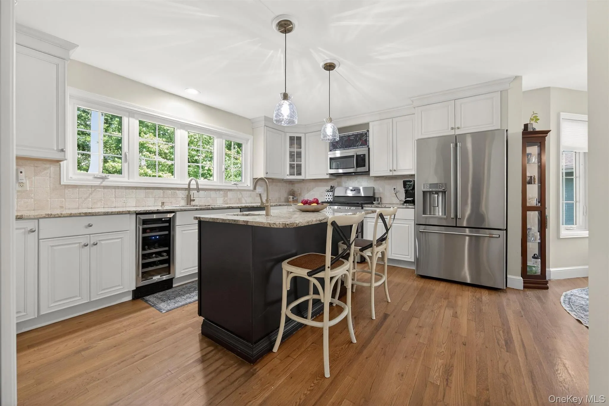 Large Kitchen with center island Large Kitchen with center island