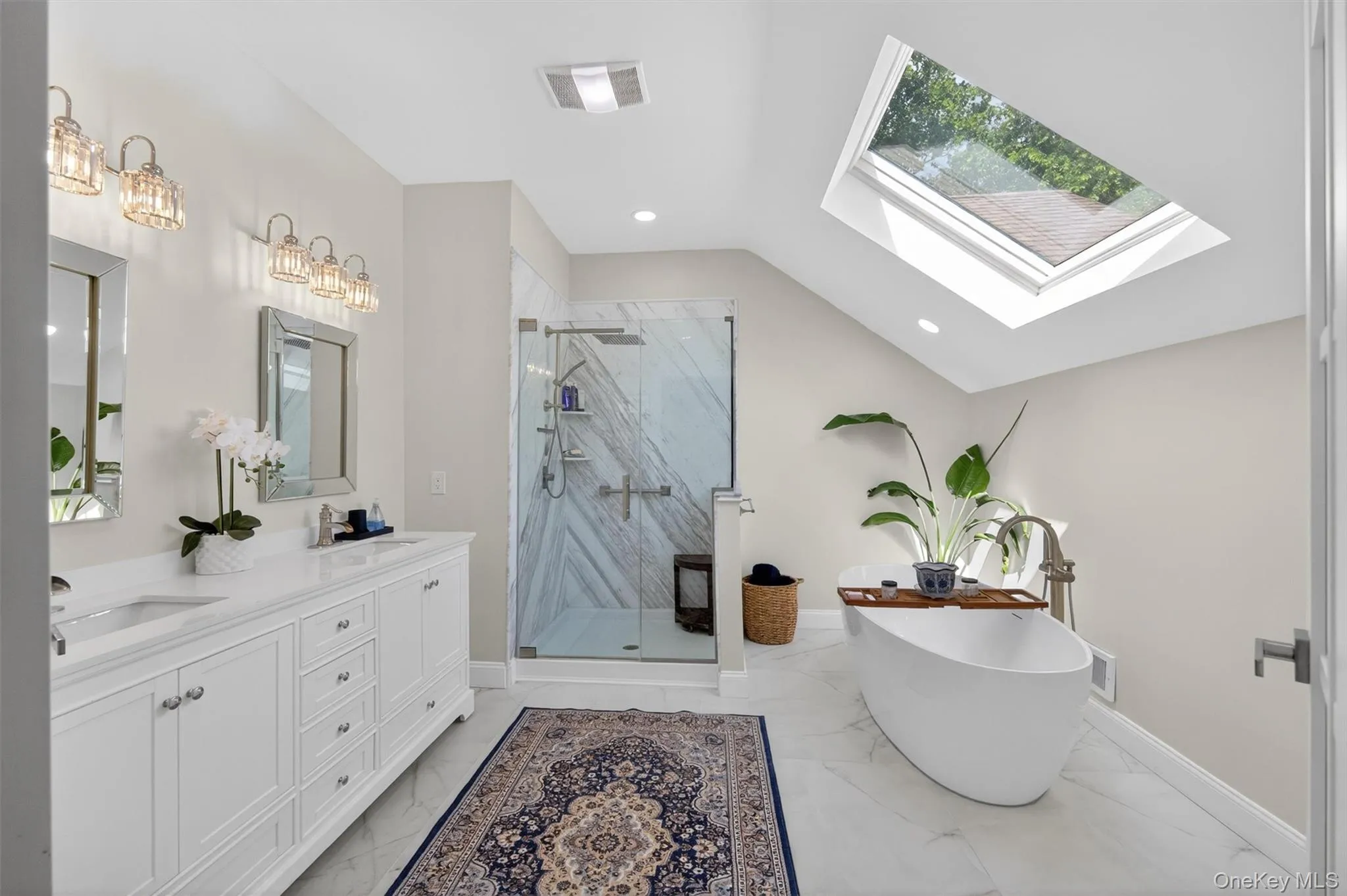 Soaking Tub, Separate Shower, Skylight, Double Sinks Soaking Tub, Separate Shower, Skylight, Double Sinks