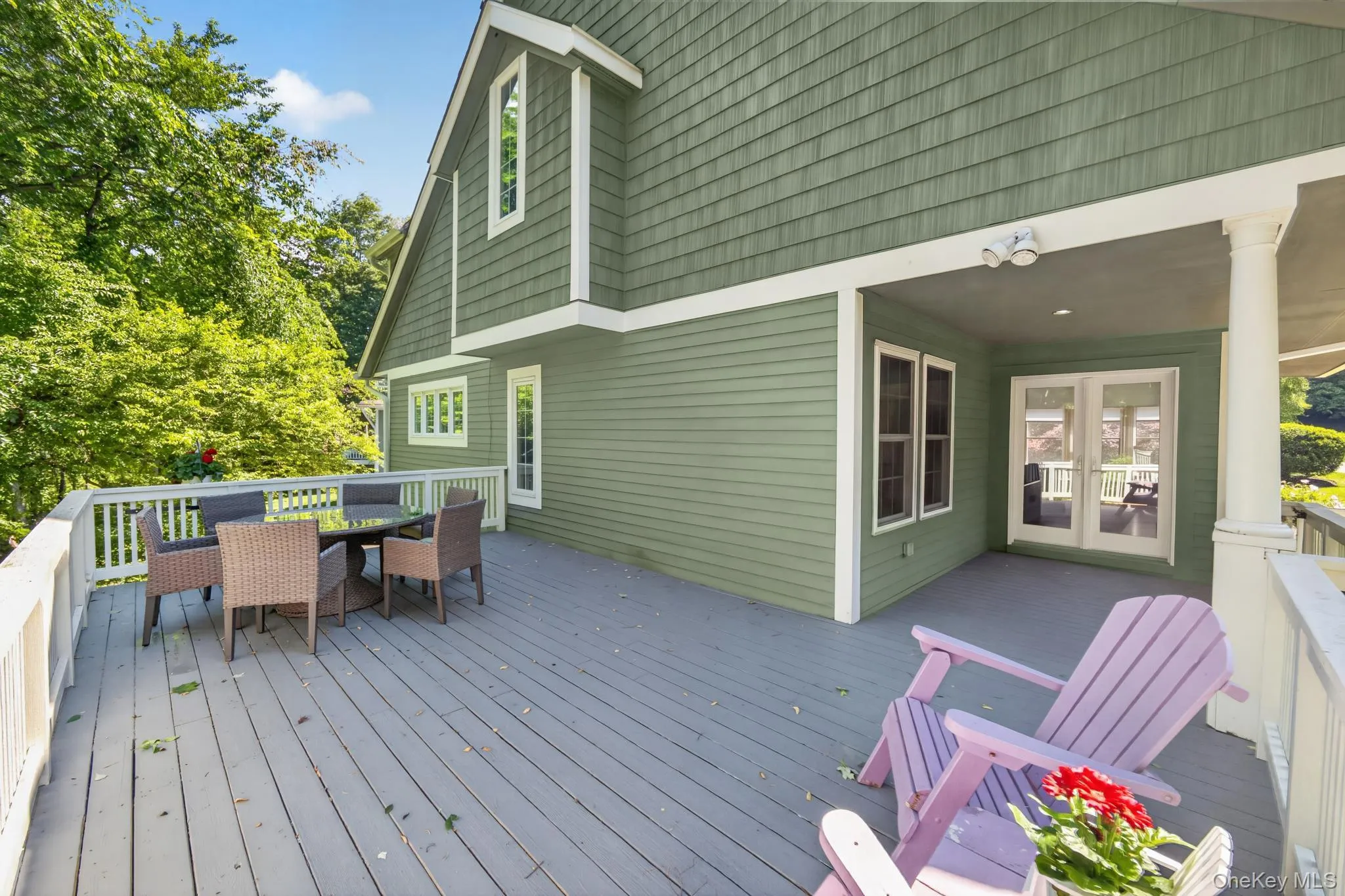 Expansive rear deck Expansive rear deck