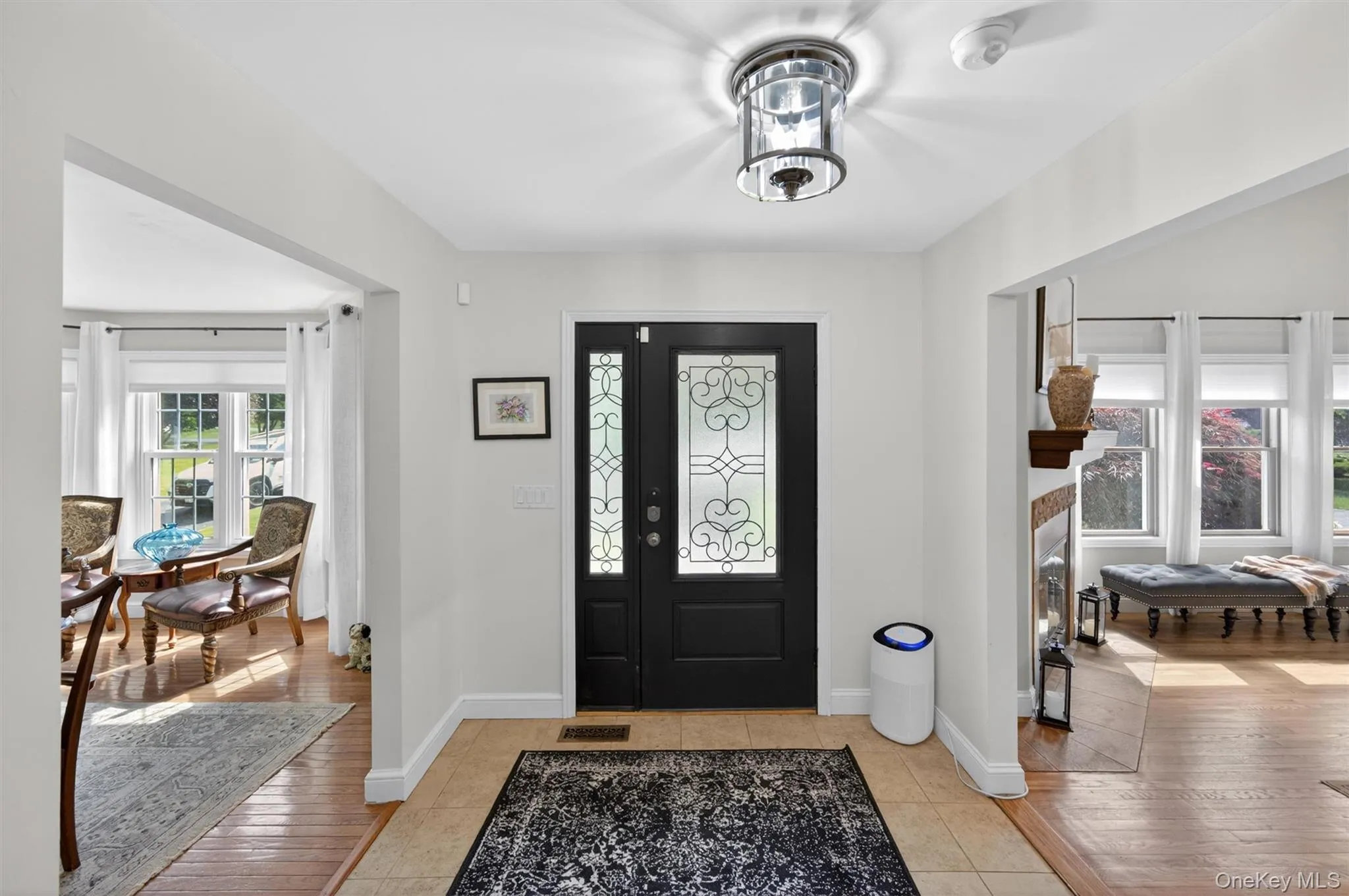 Welcoming entry showing Living room and Dining room Welcoming entry showing Living room and Dining room