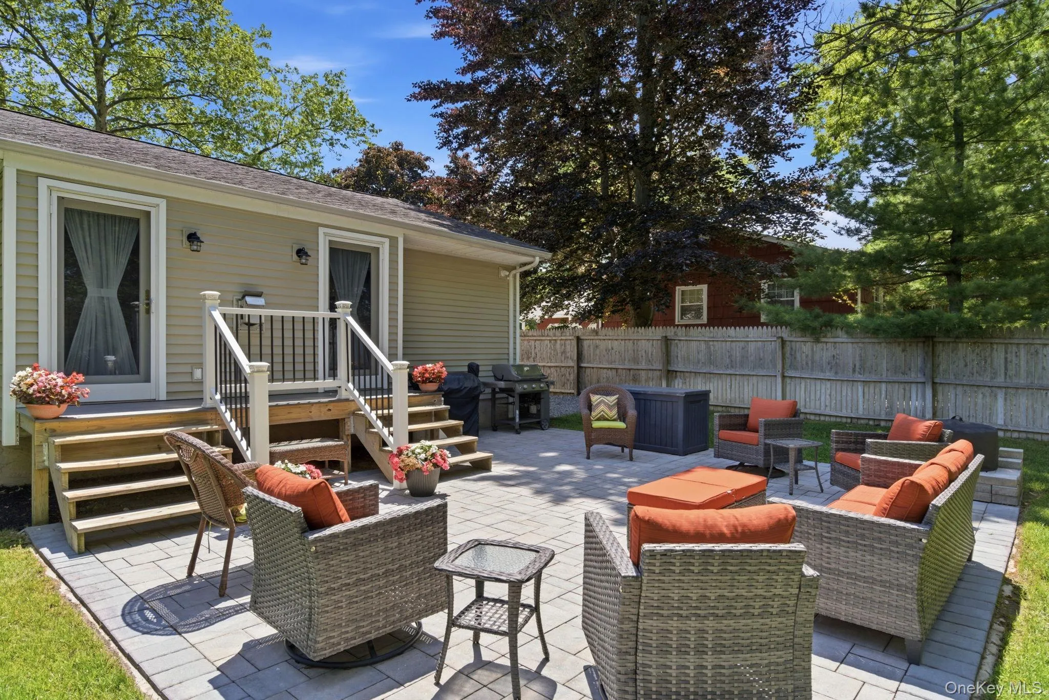 Paver patio- great place to gather with friends! Paver patio- great place to gather with friends!
