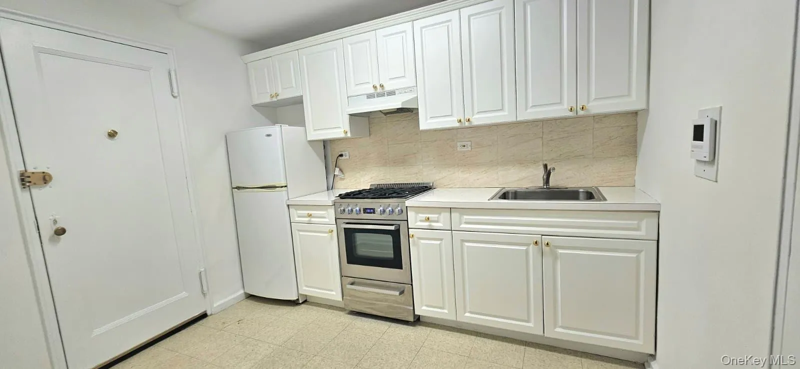 65-40 108 Street, New York, NY, 3 Rooms Rooms,1 BathroomBathrooms,Residential,For Rent,108,0,1005159 65-40 108 Street, New York, NY, 3 Rooms Rooms,1 BathroomBathrooms,Residential,For Rent,108,0,1005159