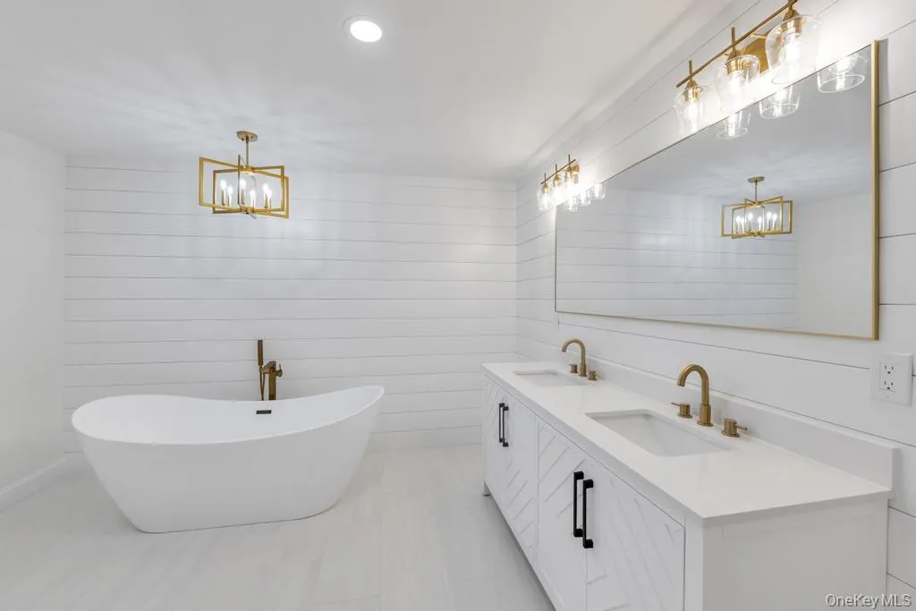 66 Lighthouse Road, Babylon, NY, 4 Bedrooms Bedrooms, 7 Rooms Rooms,3 BathroomsBathrooms,Residential,For Rent,Lighthouse,0,1005175 66 Lighthouse Road, Babylon, NY, 4 Bedrooms Bedrooms, 7 Rooms Rooms,3 BathroomsBathrooms,Residential,For Rent,Lighthouse,0,1005175