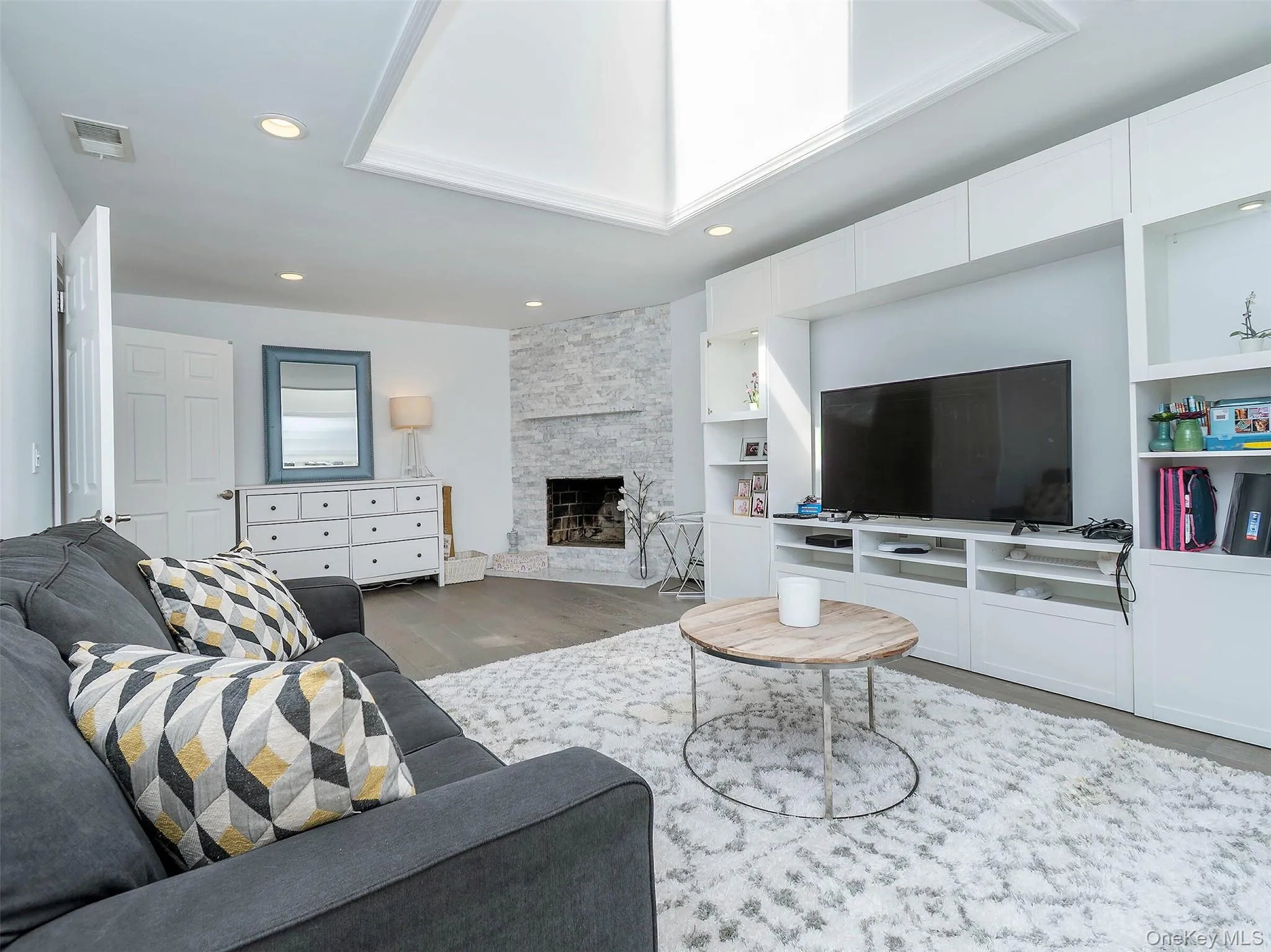 183 Soundview Drive, North Hempstead, NY, 4 Bedrooms Bedrooms, 8 Rooms Rooms,2 BathroomsBathrooms,Residential,For Rent,Soundview,0,1005181 183 Soundview Drive, North Hempstead, NY, 4 Bedrooms Bedrooms, 8 Rooms Rooms,2 BathroomsBathrooms,Residential,For Rent,Soundview,0,1005181