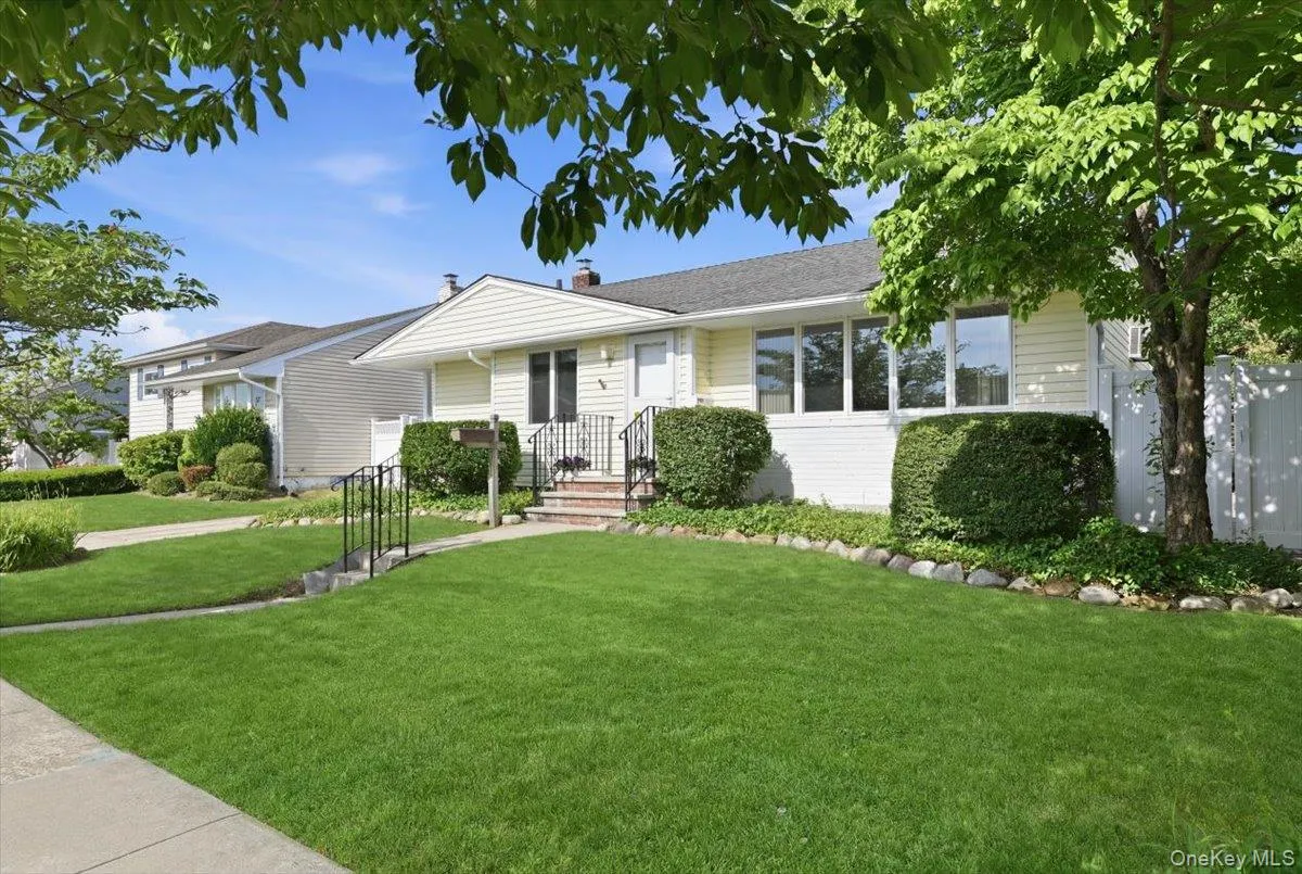 61 Hunter Lane, Oyster Bay, NY, 3 Bedrooms Bedrooms, 7 Rooms Rooms,1 BathroomBathrooms,Residential,For Rent,Hunter,0,1005189 61 Hunter Lane, Oyster Bay, NY, 3 Bedrooms Bedrooms, 7 Rooms Rooms,1 BathroomBathrooms,Residential,For Rent,Hunter,0,1005189