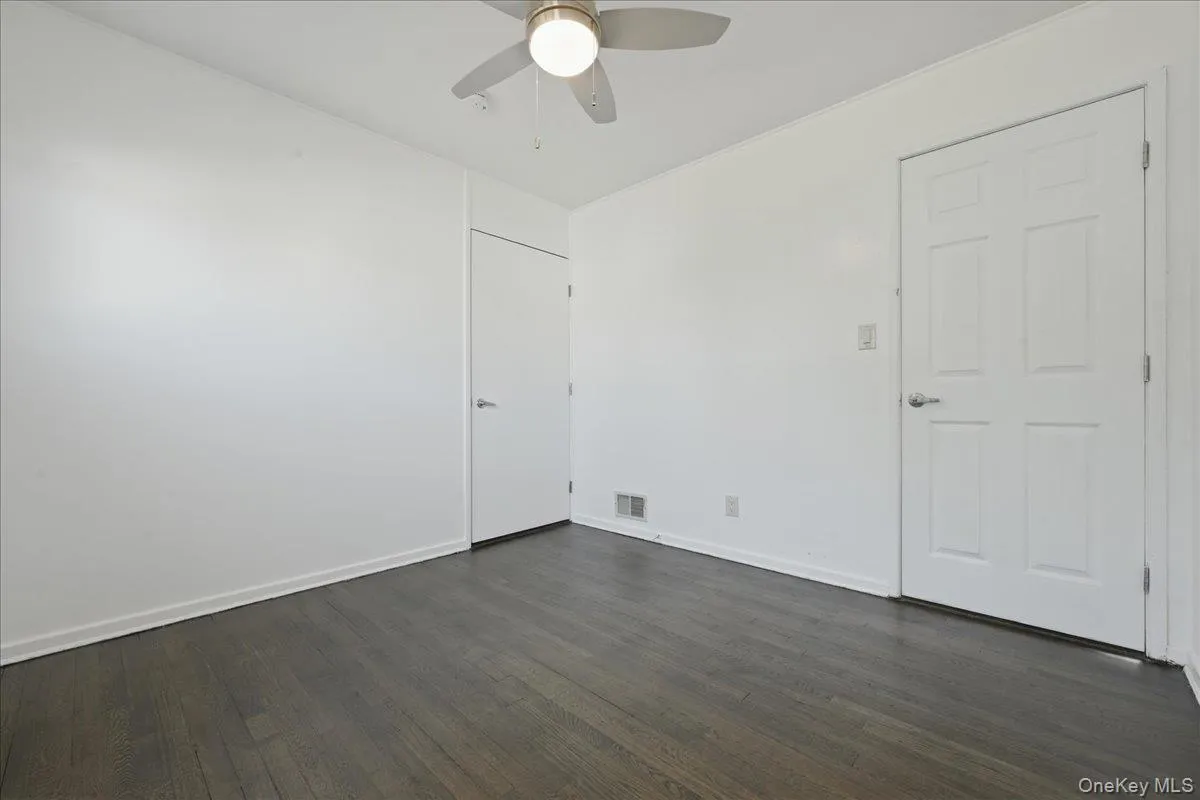 61 Hunter Lane, Oyster Bay, NY, 3 Bedrooms Bedrooms, 7 Rooms Rooms,1 BathroomBathrooms,Residential,For Rent,Hunter,0,1005189 61 Hunter Lane, Oyster Bay, NY, 3 Bedrooms Bedrooms, 7 Rooms Rooms,1 BathroomBathrooms,Residential,For Rent,Hunter,0,1005189
