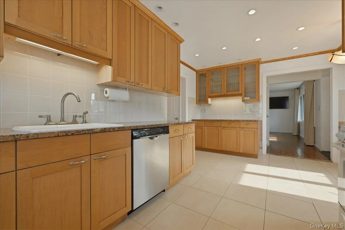 61 Hunter Lane, Oyster Bay, NY, 3 Bedrooms Bedrooms, 7 Rooms Rooms,1 BathroomBathrooms,Residential,For Rent,Hunter,0,1005189 61 Hunter Lane, Oyster Bay, NY, 3 Bedrooms Bedrooms, 7 Rooms Rooms,1 BathroomBathrooms,Residential,For Rent,Hunter,0,1005189