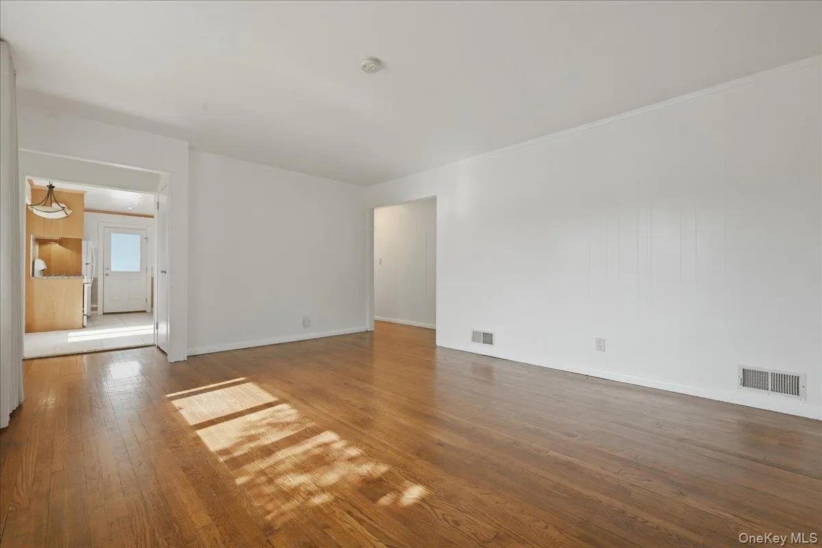 61 Hunter Lane, Oyster Bay, NY, 3 Bedrooms Bedrooms, 7 Rooms Rooms,1 BathroomBathrooms,Residential,For Rent,Hunter,0,1005189 61 Hunter Lane, Oyster Bay, NY, 3 Bedrooms Bedrooms, 7 Rooms Rooms,1 BathroomBathrooms,Residential,For Rent,Hunter,0,1005189