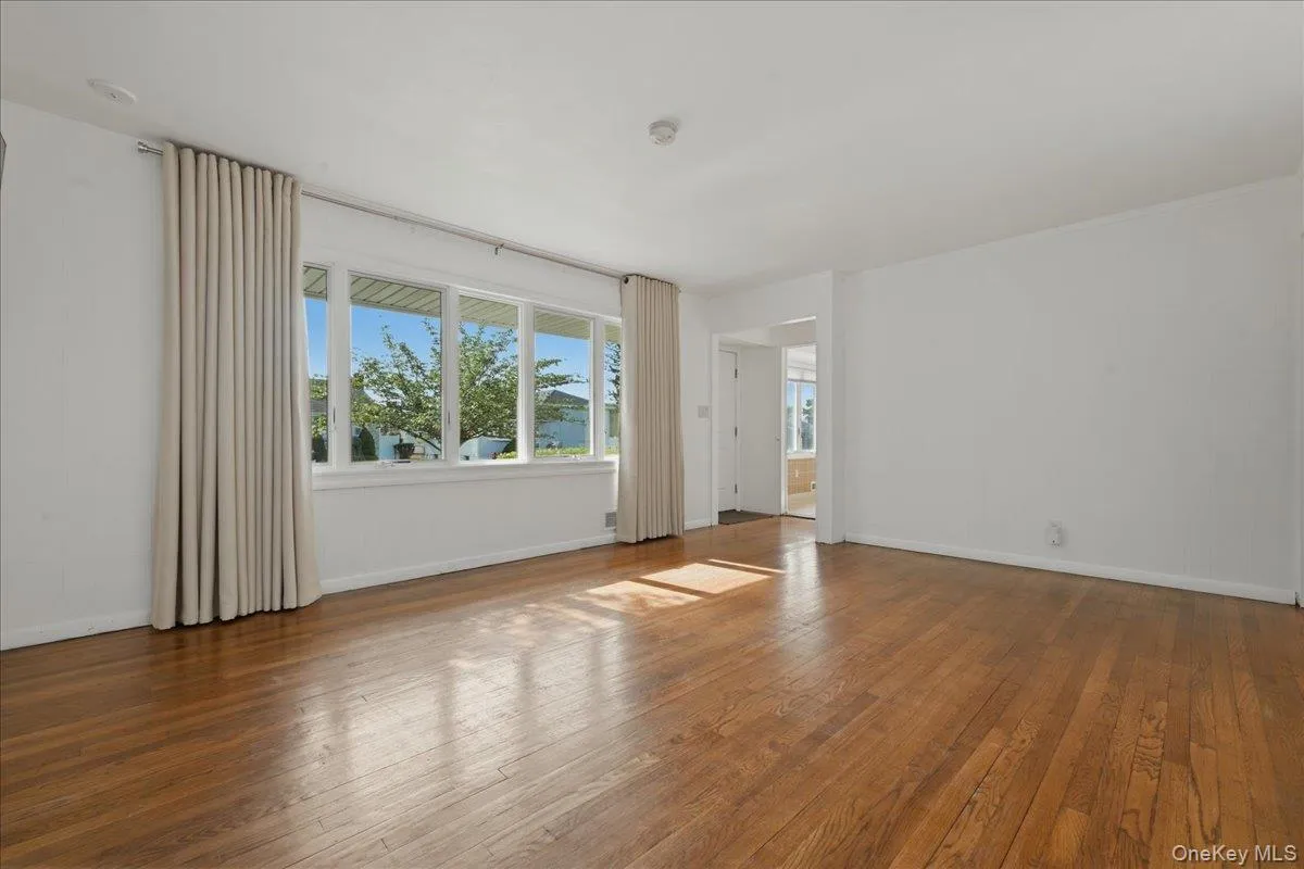 61 Hunter Lane, Oyster Bay, NY, 3 Bedrooms Bedrooms, 7 Rooms Rooms,1 BathroomBathrooms,Residential,For Rent,Hunter,0,1005189 61 Hunter Lane, Oyster Bay, NY, 3 Bedrooms Bedrooms, 7 Rooms Rooms,1 BathroomBathrooms,Residential,For Rent,Hunter,0,1005189