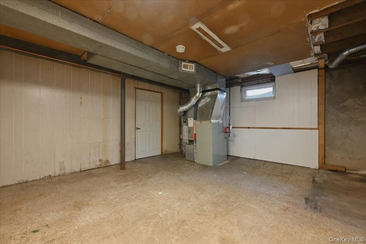 61 Hunter Lane, Oyster Bay, NY, 3 Bedrooms Bedrooms, 7 Rooms Rooms,1 BathroomBathrooms,Residential,For Rent,Hunter,0,1005189 61 Hunter Lane, Oyster Bay, NY, 3 Bedrooms Bedrooms, 7 Rooms Rooms,1 BathroomBathrooms,Residential,For Rent,Hunter,0,1005189