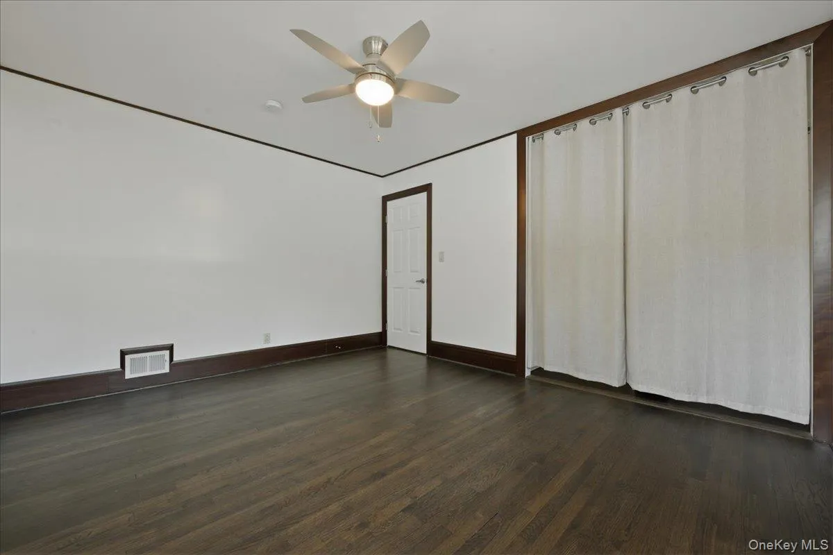 61 Hunter Lane, Oyster Bay, NY, 3 Bedrooms Bedrooms, 7 Rooms Rooms,1 BathroomBathrooms,Residential,For Rent,Hunter,0,1005189 61 Hunter Lane, Oyster Bay, NY, 3 Bedrooms Bedrooms, 7 Rooms Rooms,1 BathroomBathrooms,Residential,For Rent,Hunter,0,1005189