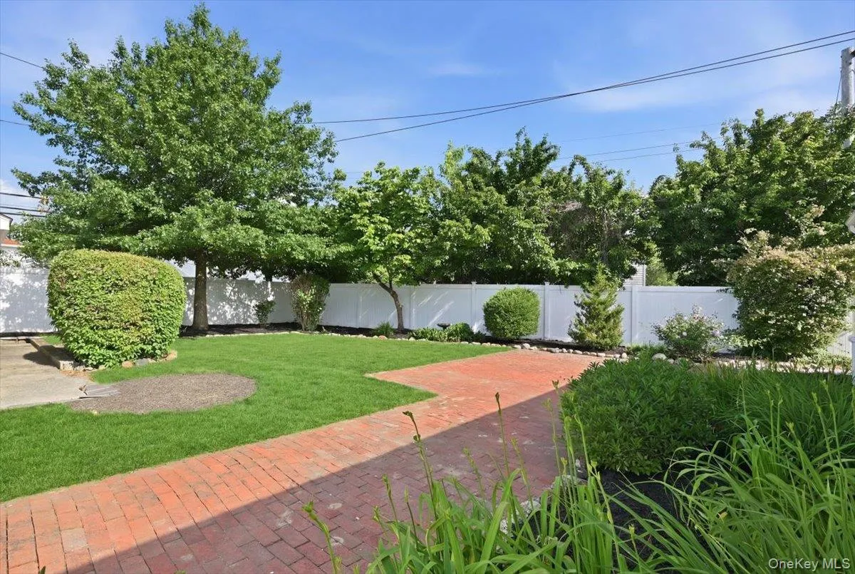 61 Hunter Lane, Oyster Bay, NY, 3 Bedrooms Bedrooms, 7 Rooms Rooms,1 BathroomBathrooms,Residential,For Rent,Hunter,0,1005189 61 Hunter Lane, Oyster Bay, NY, 3 Bedrooms Bedrooms, 7 Rooms Rooms,1 BathroomBathrooms,Residential,For Rent,Hunter,0,1005189