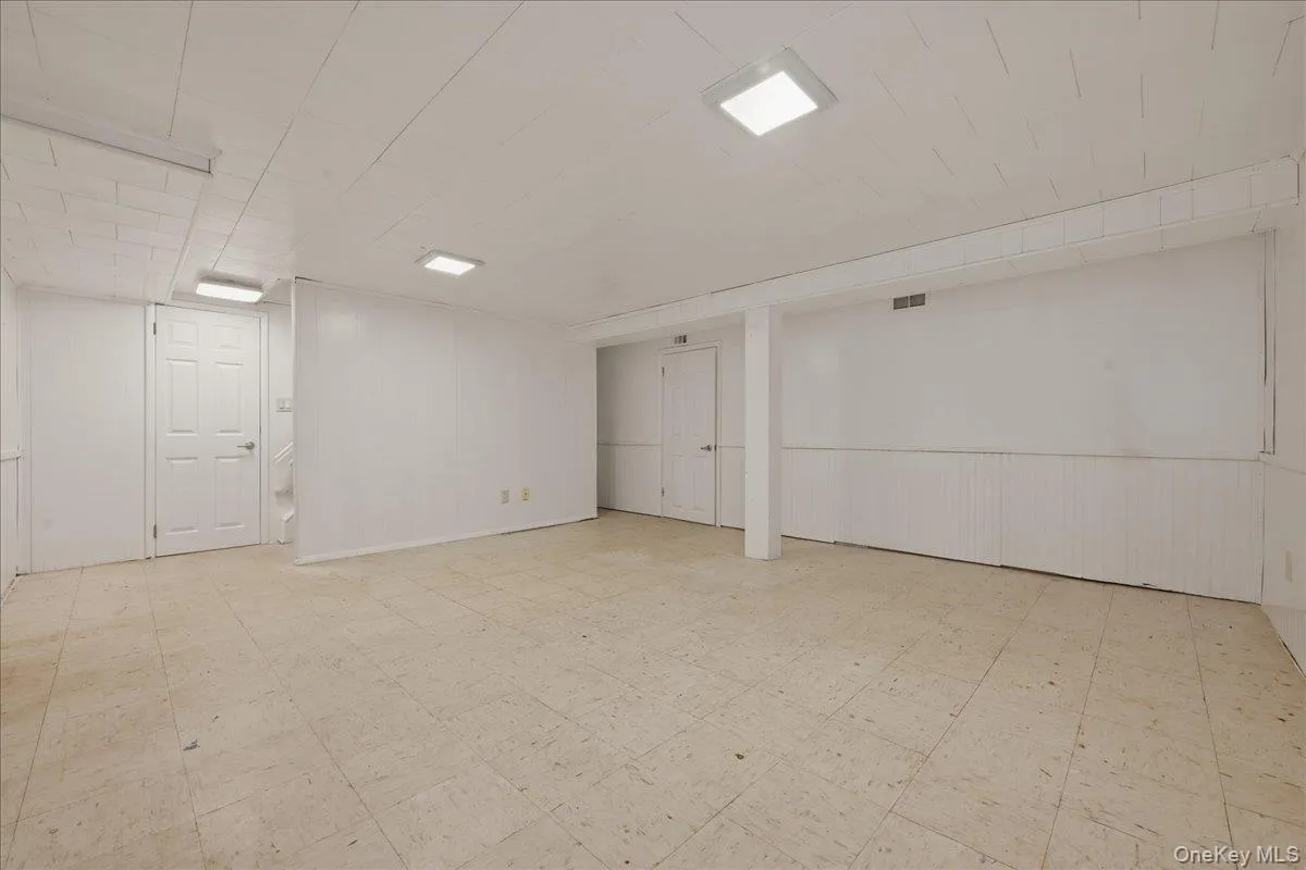 61 Hunter Lane, Oyster Bay, NY, 3 Bedrooms Bedrooms, 7 Rooms Rooms,1 BathroomBathrooms,Residential,For Rent,Hunter,0,1005189 61 Hunter Lane, Oyster Bay, NY, 3 Bedrooms Bedrooms, 7 Rooms Rooms,1 BathroomBathrooms,Residential,For Rent,Hunter,0,1005189