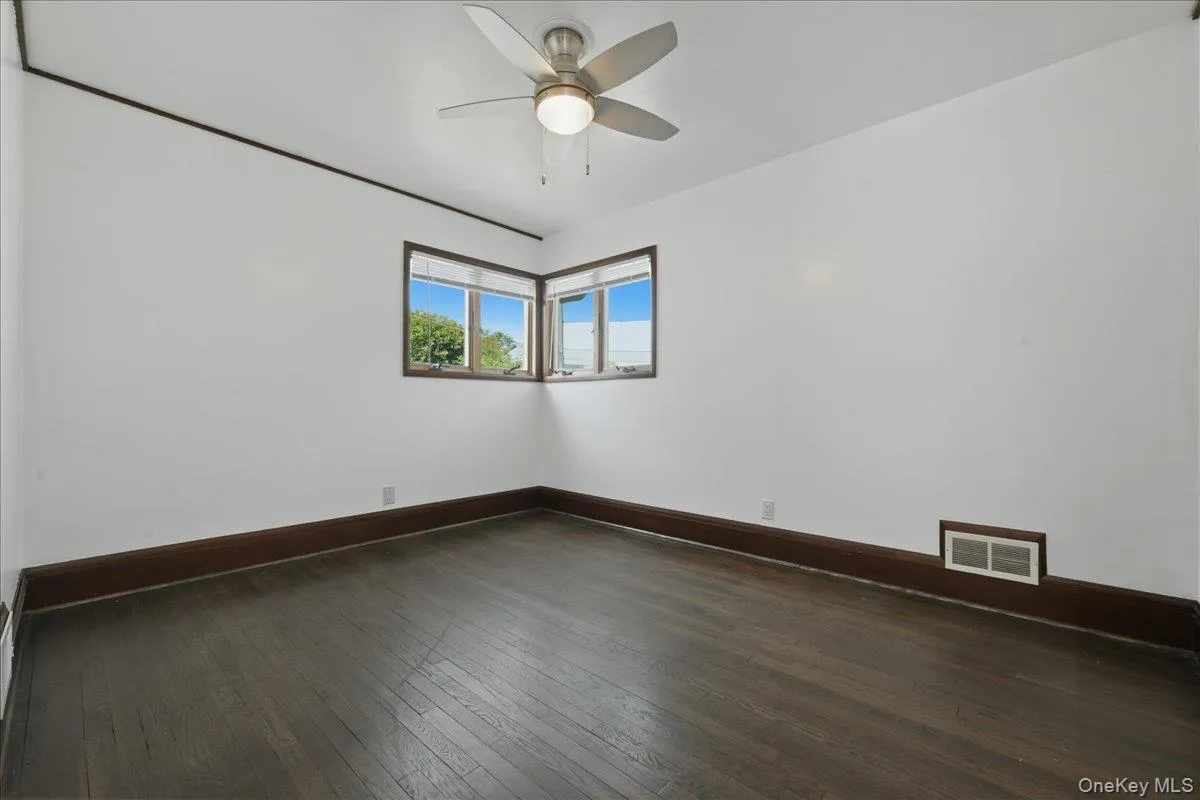 61 Hunter Lane, Oyster Bay, NY, 3 Bedrooms Bedrooms, 7 Rooms Rooms,1 BathroomBathrooms,Residential,For Rent,Hunter,0,1005189 61 Hunter Lane, Oyster Bay, NY, 3 Bedrooms Bedrooms, 7 Rooms Rooms,1 BathroomBathrooms,Residential,For Rent,Hunter,0,1005189