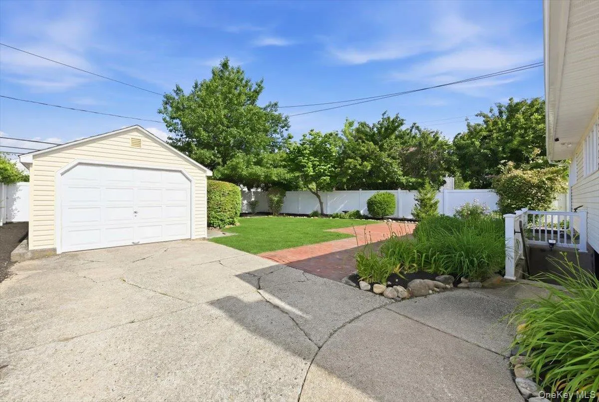 61 Hunter Lane, Oyster Bay, NY, 3 Bedrooms Bedrooms, 7 Rooms Rooms,1 BathroomBathrooms,Residential,For Rent,Hunter,0,1005189 61 Hunter Lane, Oyster Bay, NY, 3 Bedrooms Bedrooms, 7 Rooms Rooms,1 BathroomBathrooms,Residential,For Rent,Hunter,0,1005189