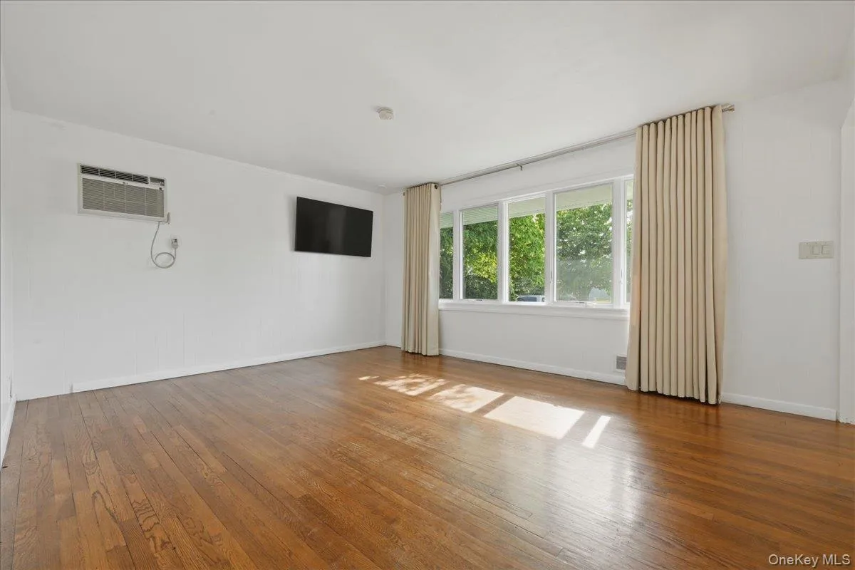 61 Hunter Lane, Oyster Bay, NY, 3 Bedrooms Bedrooms, 7 Rooms Rooms,1 BathroomBathrooms,Residential,For Rent,Hunter,0,1005189 61 Hunter Lane, Oyster Bay, NY, 3 Bedrooms Bedrooms, 7 Rooms Rooms,1 BathroomBathrooms,Residential,For Rent,Hunter,0,1005189
