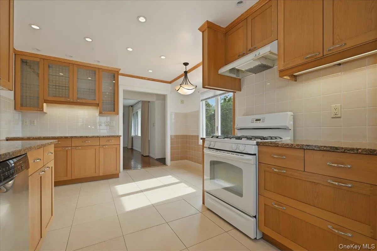 61 Hunter Lane, Oyster Bay, NY, 3 Bedrooms Bedrooms, 7 Rooms Rooms,1 BathroomBathrooms,Residential,For Rent,Hunter,0,1005189 61 Hunter Lane, Oyster Bay, NY, 3 Bedrooms Bedrooms, 7 Rooms Rooms,1 BathroomBathrooms,Residential,For Rent,Hunter,0,1005189