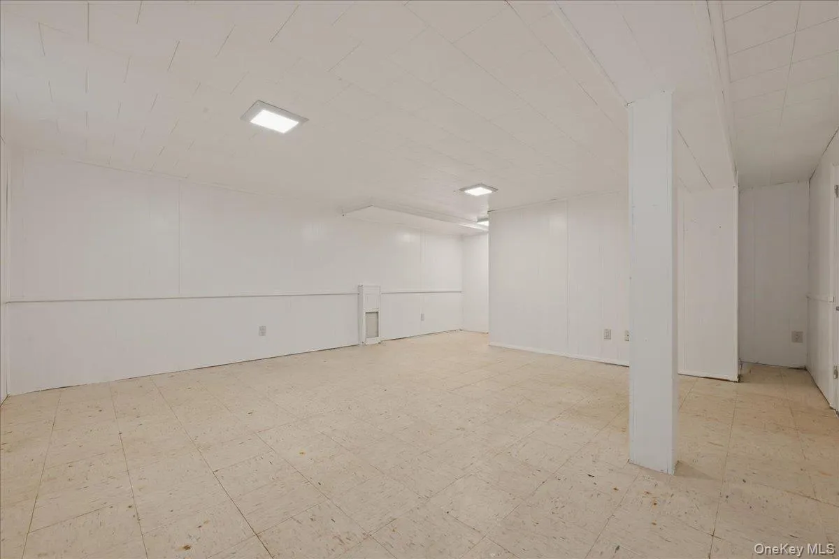 61 Hunter Lane, Oyster Bay, NY, 3 Bedrooms Bedrooms, 7 Rooms Rooms,1 BathroomBathrooms,Residential,For Rent,Hunter,0,1005189 61 Hunter Lane, Oyster Bay, NY, 3 Bedrooms Bedrooms, 7 Rooms Rooms,1 BathroomBathrooms,Residential,For Rent,Hunter,0,1005189