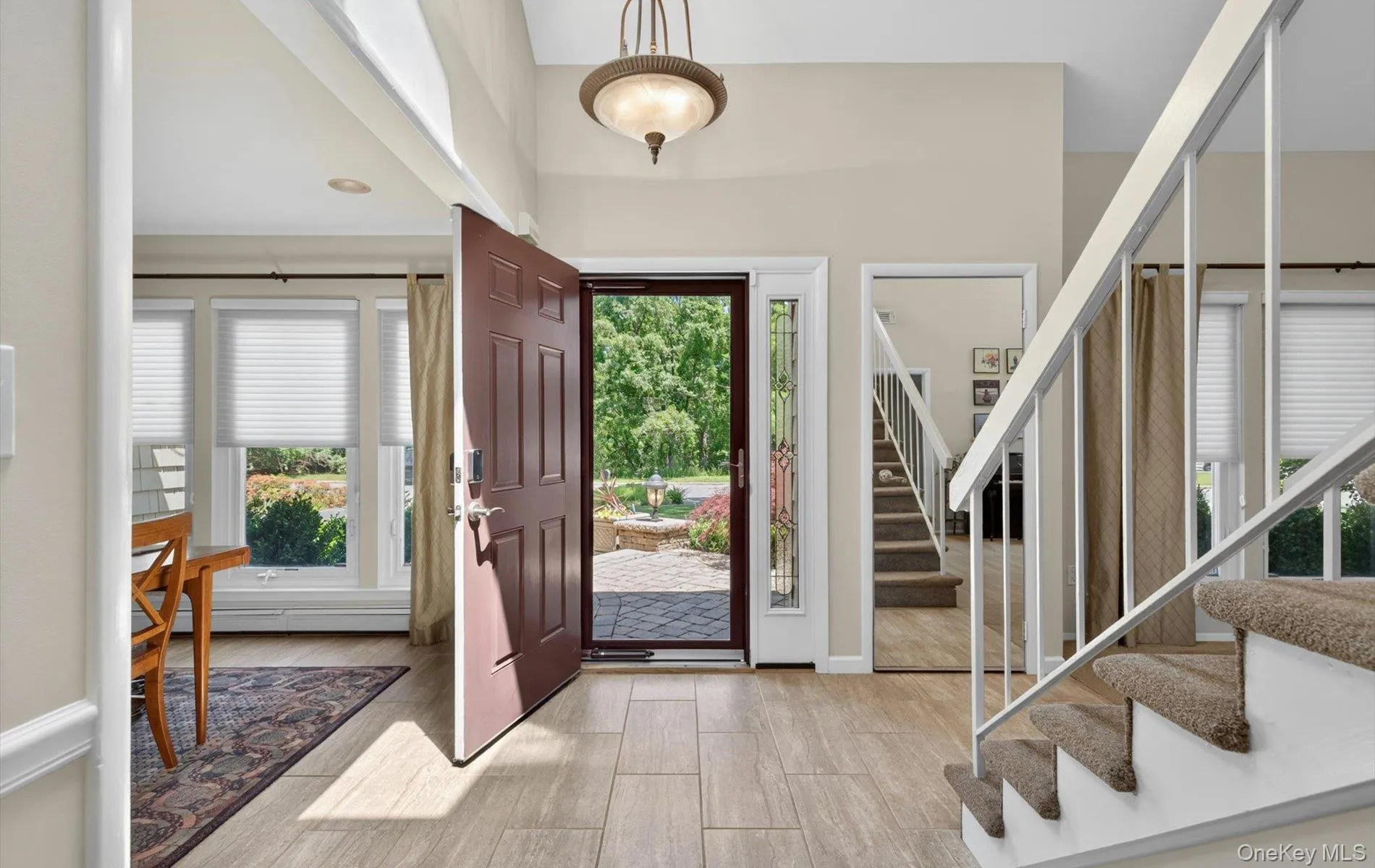 Vaulted 2 Story Entrance Vaulted 2 Story Entrance