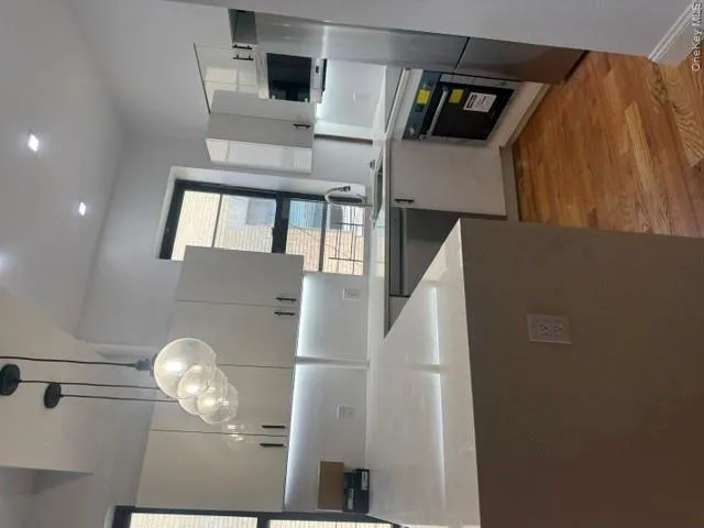 4260 Broadway, New York, NY, 3 Bedrooms Bedrooms, 5 Rooms Rooms,1 BathroomBathrooms,Residential Lease,For Rent,Broadway,0,1005193 4260 Broadway, New York, NY, 3 Bedrooms Bedrooms, 5 Rooms Rooms,1 BathroomBathrooms,Residential Lease,For Rent,Broadway,0,1005193